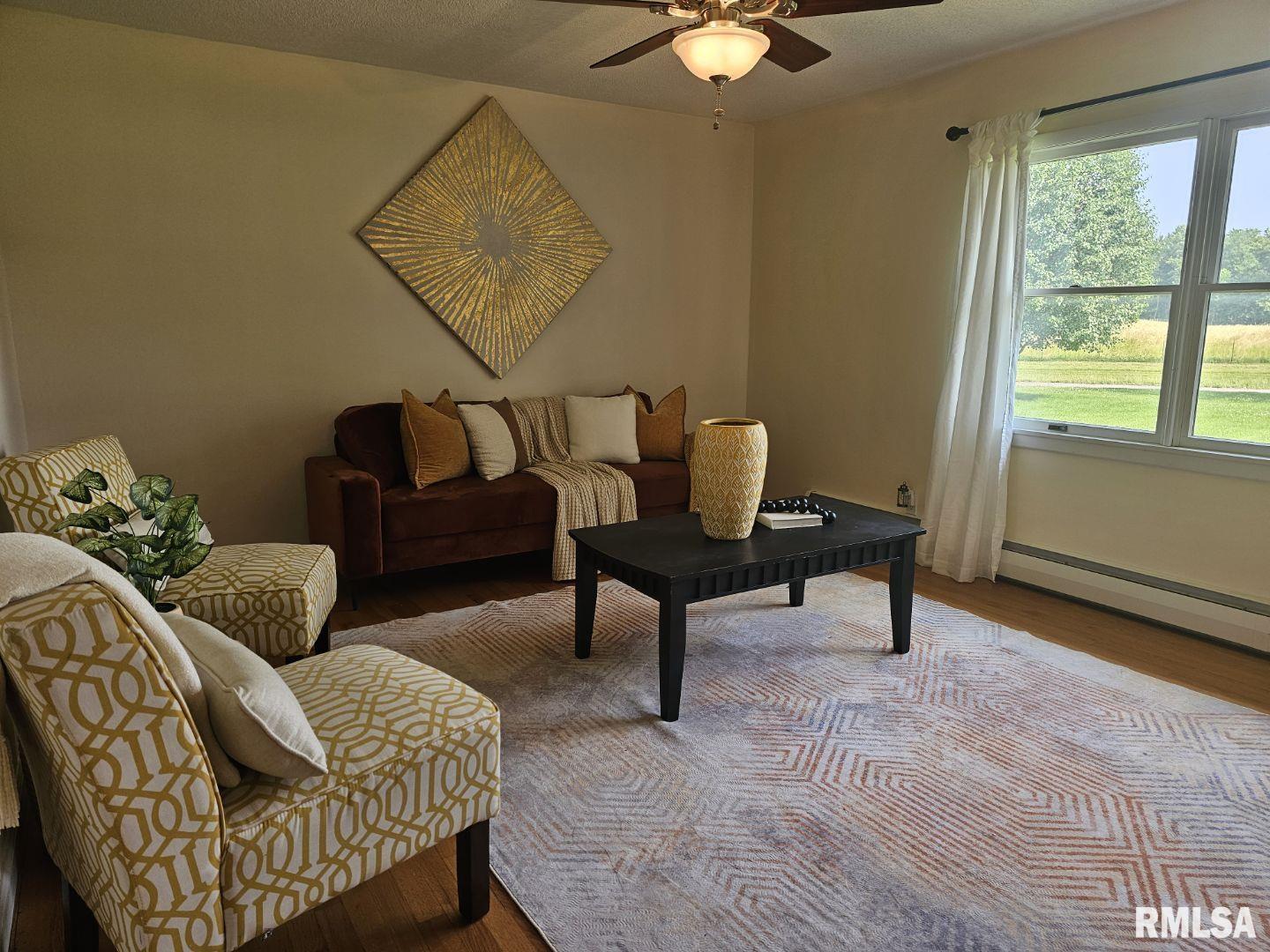 16485 East Robin Road Mount Vernon, IL 62864 - Photo 36 of 51 a living room with furniture and a window