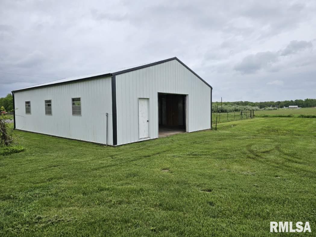 16485 East Robin Road Mount Vernon, IL 62864 - Photo 9 of 51 a house view with a backyard space