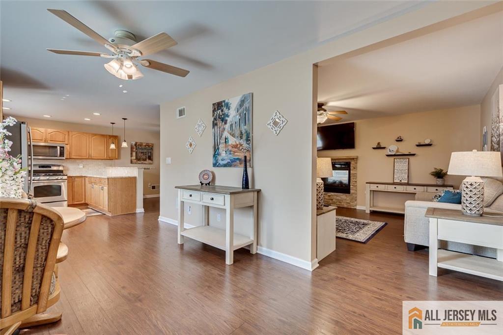 39 Kendall Road Kendall Park, NJ 08824 - Photo 8 of 41