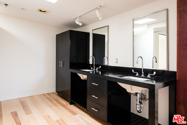 615 Hampton Drive, Unit C303 Venice, CA 90291 - Photo 16 of 19