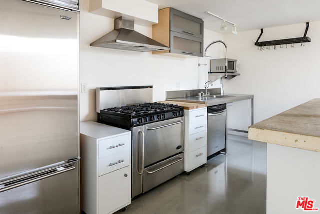 615 Hampton Drive, Unit C303 Venice, CA 90291 - Photo 6 of 19