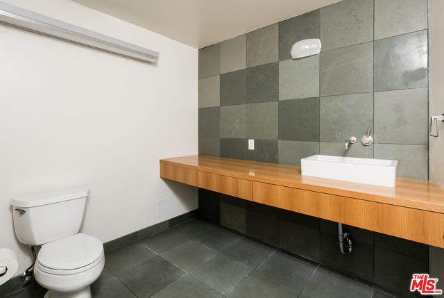 615 Hampton Drive, Unit C303 Venice, CA 90291 - Photo 8 of 19