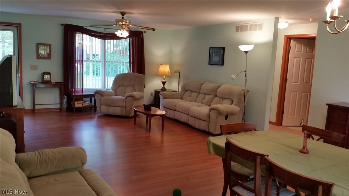 2123 Conwill Road Stow, OH 44224 - Photo 3 of 24 Lots of space in the Great Room!