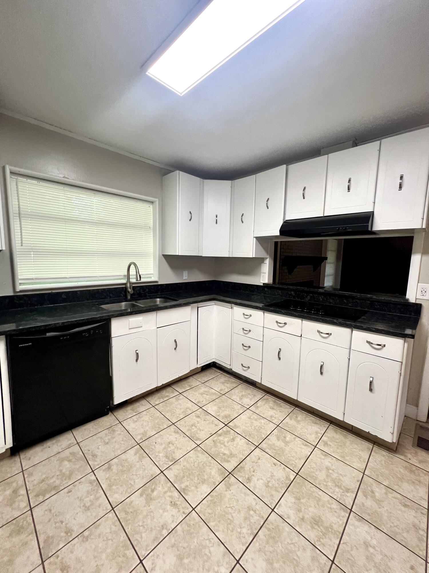 297 Old County Road Ringgold, GA 30736 - Photo 6 of 30 *