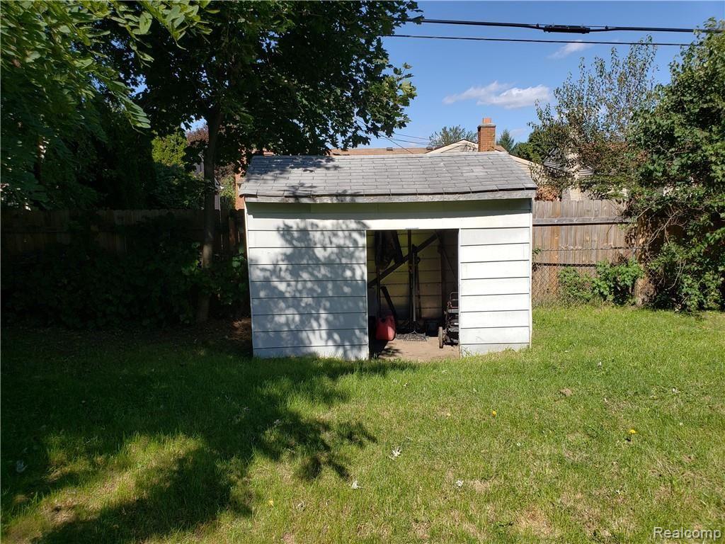 39948 Koppernick Road Canton, MI 48187 - Photo 37 of 38 20180929_140019.jpg