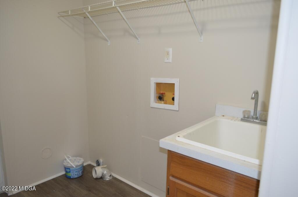171 Dillon Road Butler, GA 31006 - Photo 11 of 22 a bathroom with a bathtub
