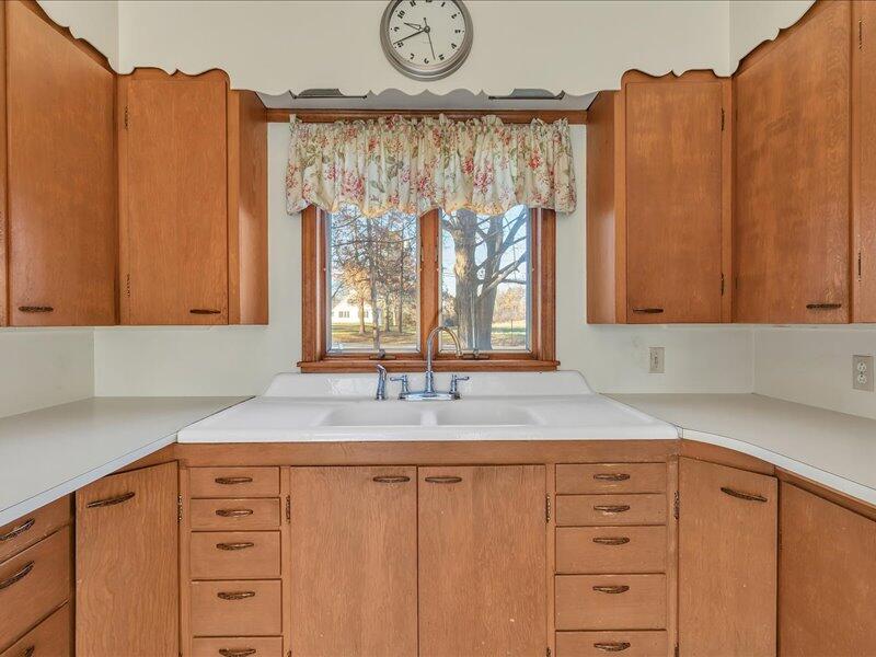 2525 Robinson Road Jackson, MI 49203 - Photo 13 of 37 13-2525-Robinson-Rd-WindowStill-Real-Est