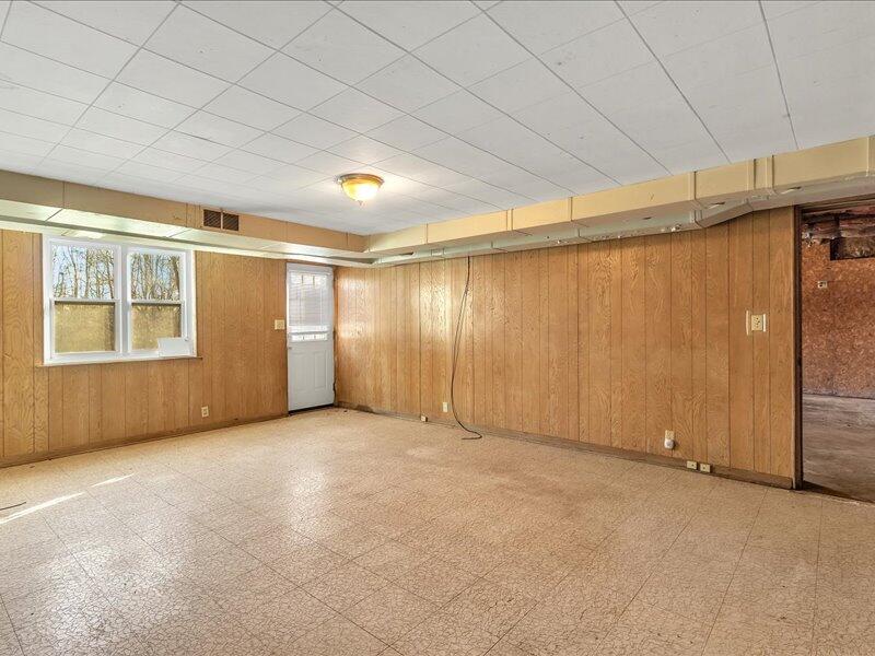2525 Robinson Road Jackson, MI 49203 - Photo 25 of 37 25-2525-Robinson-Rd-WindowStill-Real-Est
