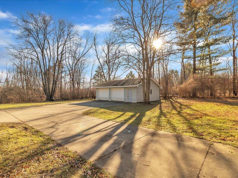 2525 Robinson Road Jackson, MI 49203 - Photo 35 of 37 35-2525-Robinson-Rd-WindowStill-Real-Est