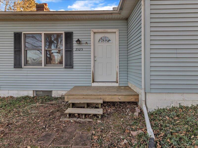 2525 Robinson Road Jackson, MI 49203 - Photo 5 of 37 05-2525-Robinson-Rd-WindowStill-Real-Est