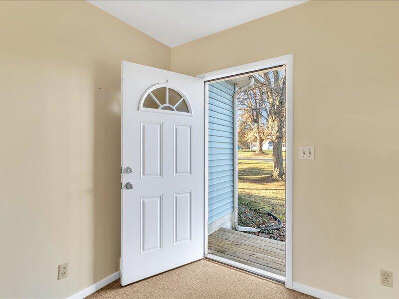 2525 Robinson Road Jackson, MI 49203 - Photo 6 of 37 06-2525-Robinson-Rd-WindowStill-Real-Est