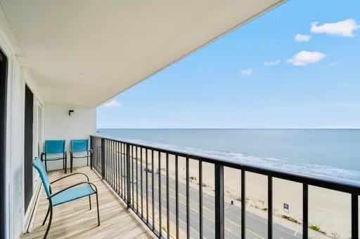 $389,900 | 7310 Seawall Boulevard, Unit 1106, Galveston, TX 77551