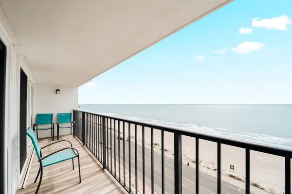 $389,900 | 7310 Seawall Boulevard, Unit 1106, Galveston, TX 77551