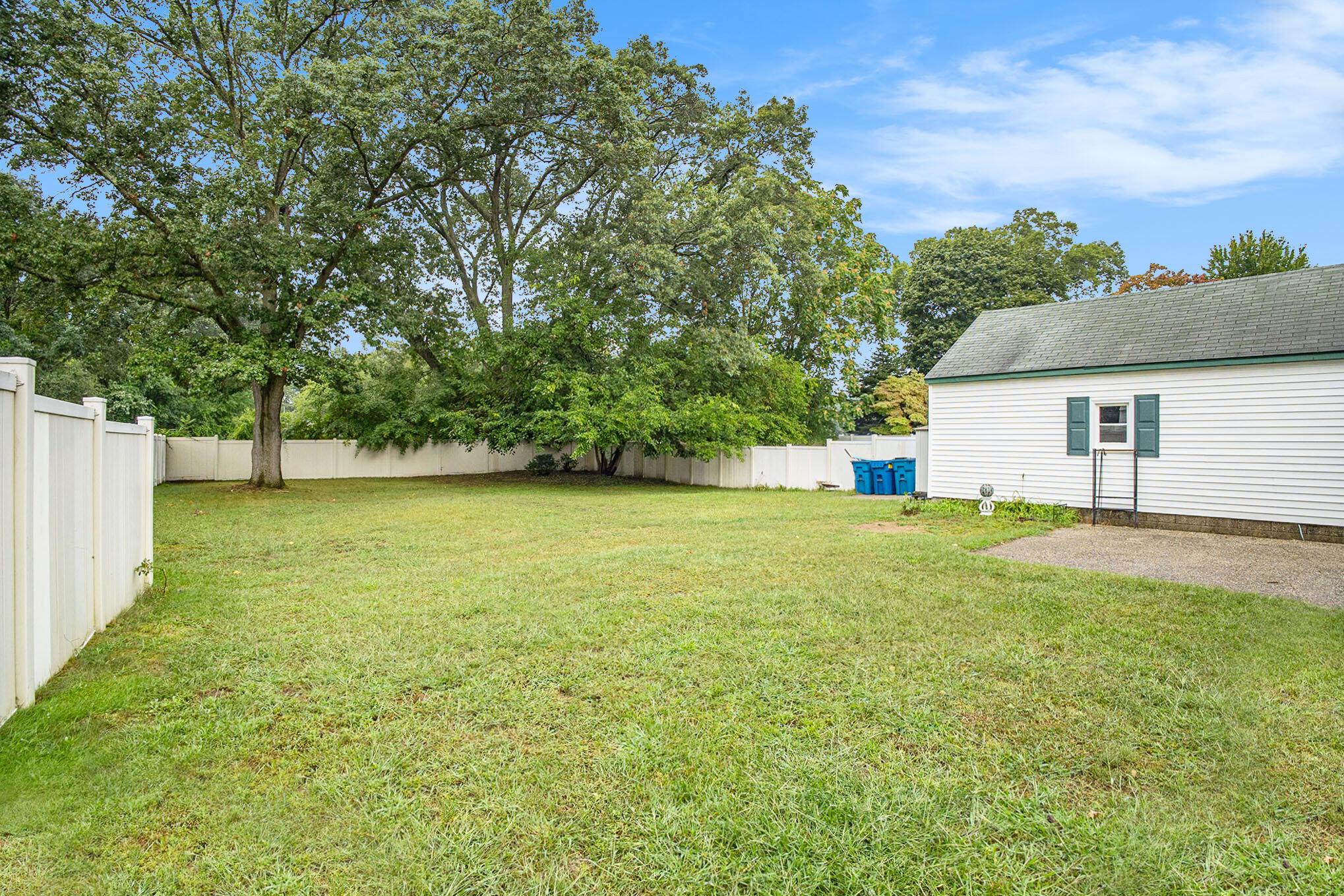 207 South Fruitport Road Spring Lake, MI 49456 - Photo 11 of 12 015_42a6990