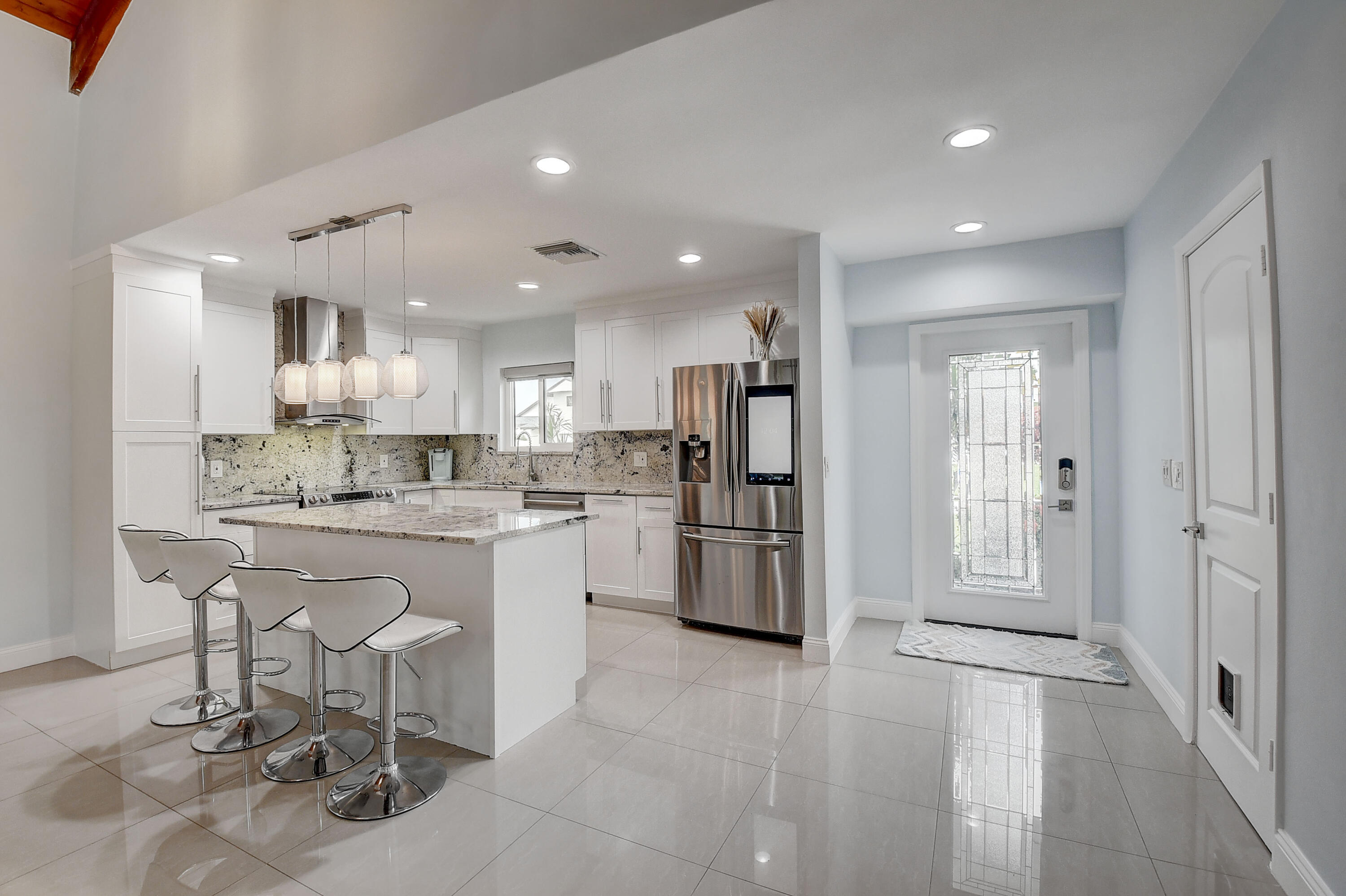 2424 Southridge Road Delray Beach, FL 33444 - Photo 3 of 37 04_dsc_5133_4_5_6_7