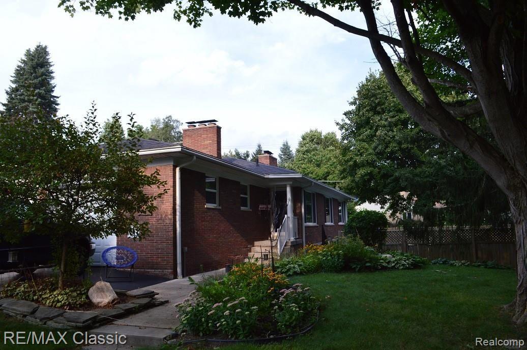 24720 Farmington Road Farmington, MI 48336 - Photo 1 of 30 Hendrix 47.jpg