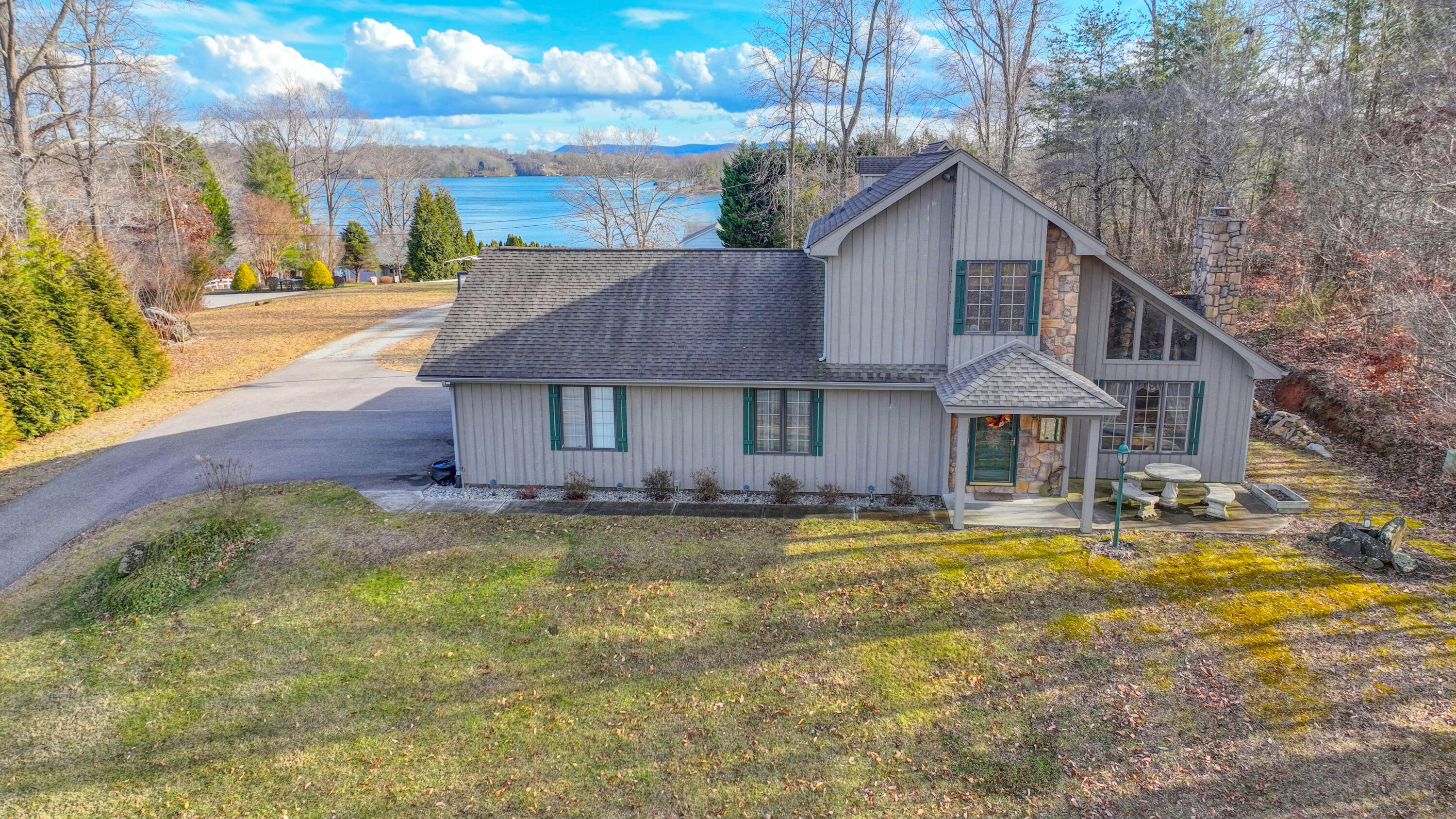 920 Oldfield Road Moneta, VA 24121 - Photo 1 of 49 Front View