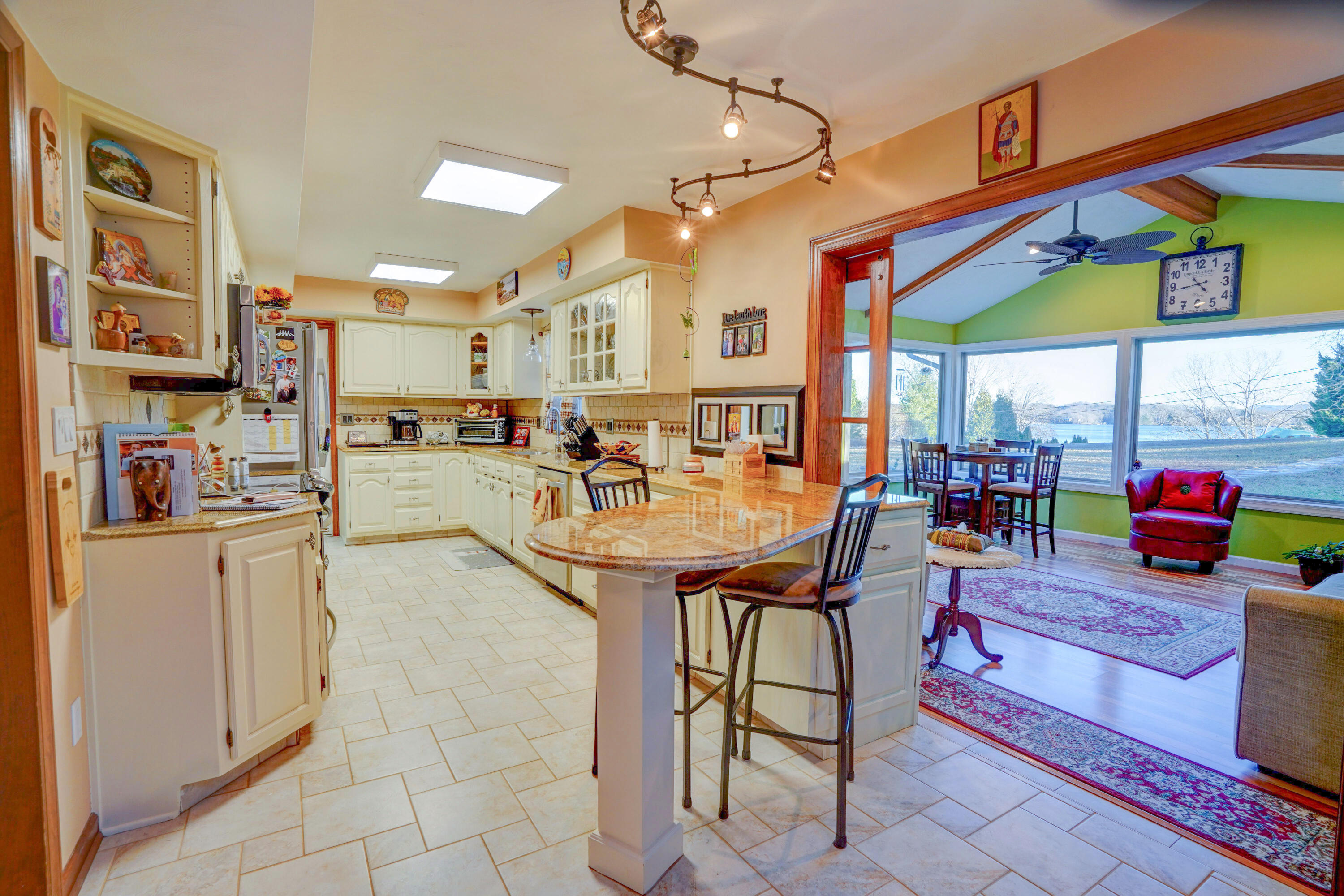 920 Oldfield Road Moneta, VA 24121 - Photo 16 of 49 Kitchen