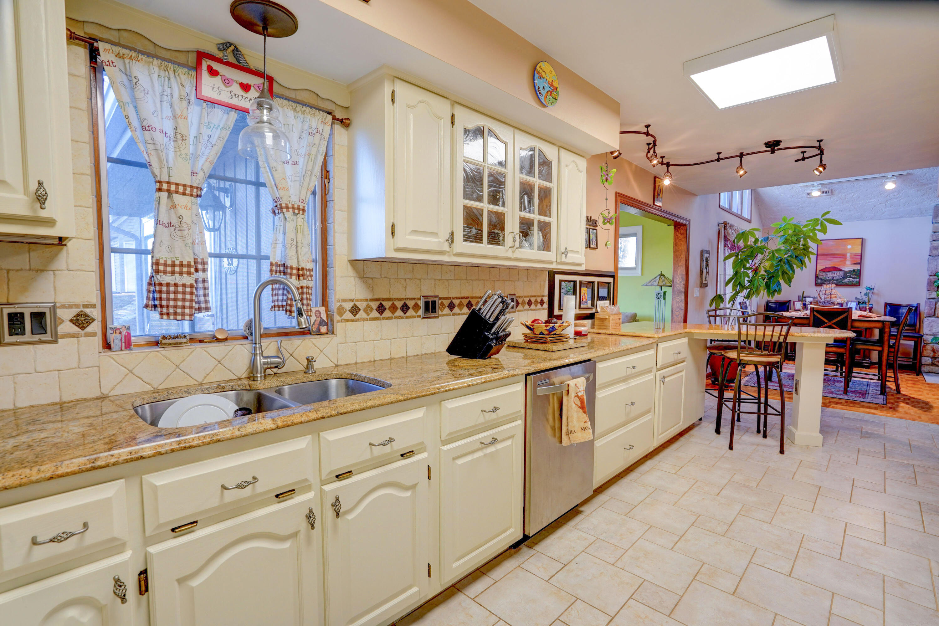 920 Oldfield Road Moneta, VA 24121 - Photo 17 of 49 Kitchen