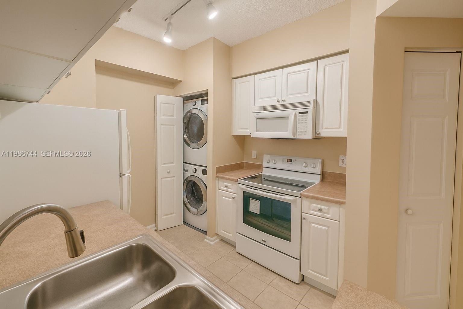 17150 North Bay Road, Unit 2122 Sunny Isles Beach, FL 33160 - Photo 7 of 19 a kitchen with a stove a sink and a refrigerator