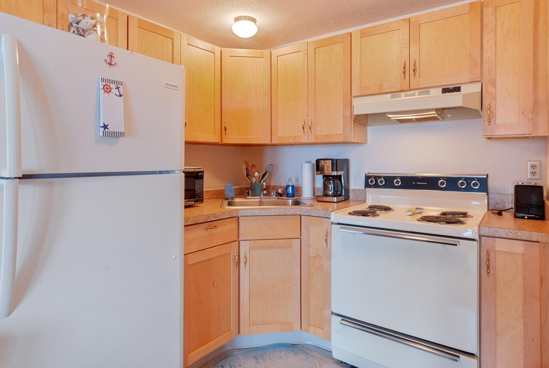 1801 Post Road, Unit 144 Wells, ME 04090 - Photo 7 of 15 Full Kitchen