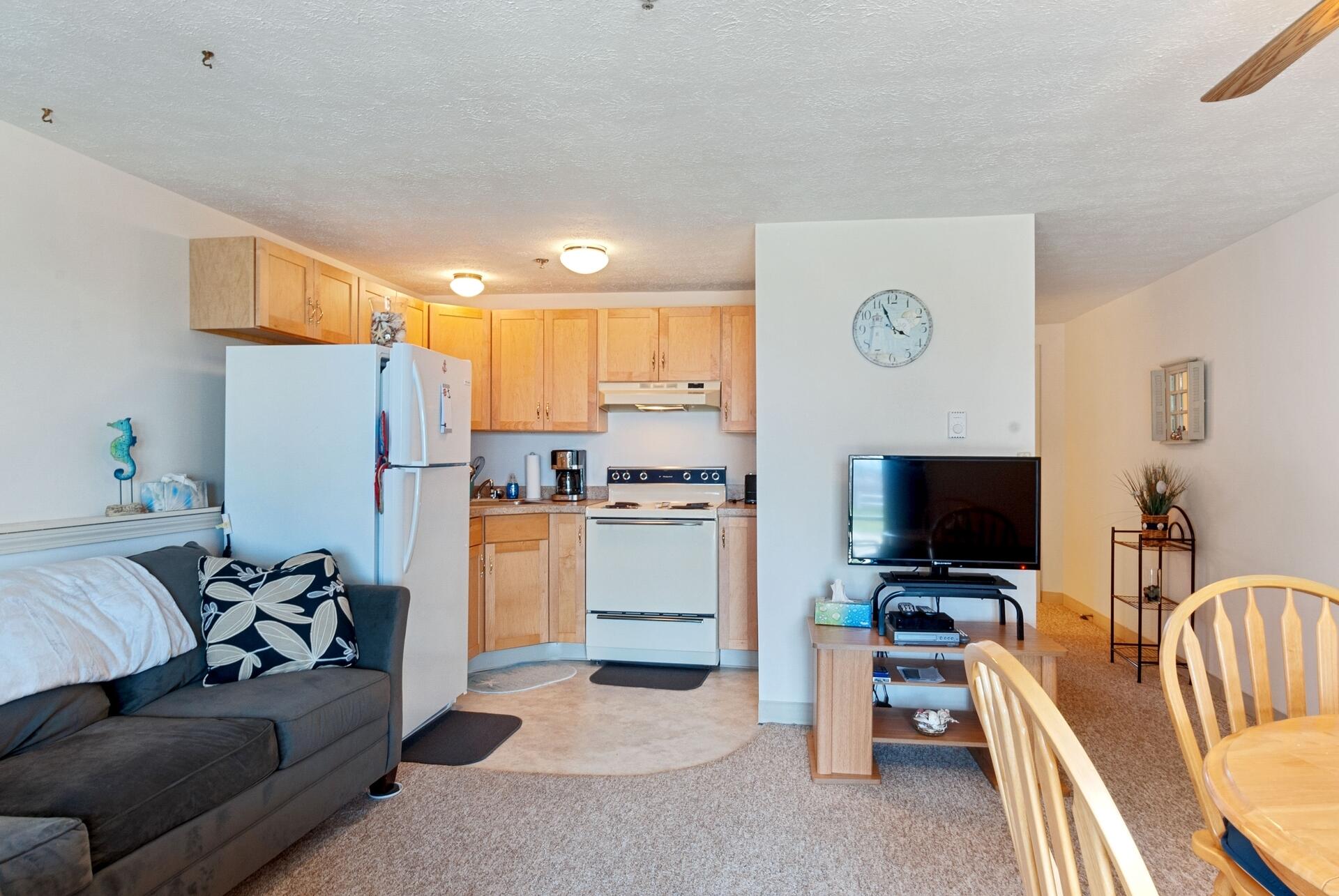 1801 Post Road, Unit 144 Wells, ME 04090 - Photo 8 of 15 Kitchen
