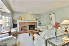 11900 Fawn Ridge Lane Reston, VA 20194 - Photo 13 of 29 Family Room