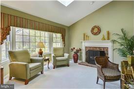 11900 Fawn Ridge Lane Reston, VA 20194 - Photo 15 of 29 Bedroom (Master) sitting area