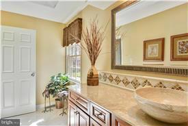 11900 Fawn Ridge Lane Reston, VA 20194 - Photo 19 of 29 Upper level full bath