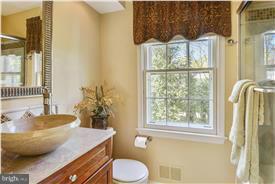 11900 Fawn Ridge Lane Reston, VA 20194 - Photo 20 of 29 Upper level full bath