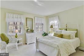 11900 Fawn Ridge Lane Reston, VA 20194 - Photo 21 of 29 Bedroom 3 upper level