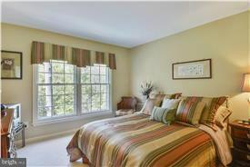 11900 Fawn Ridge Lane Reston, VA 20194 - Photo 22 of 29 Bedroom 4 upper level