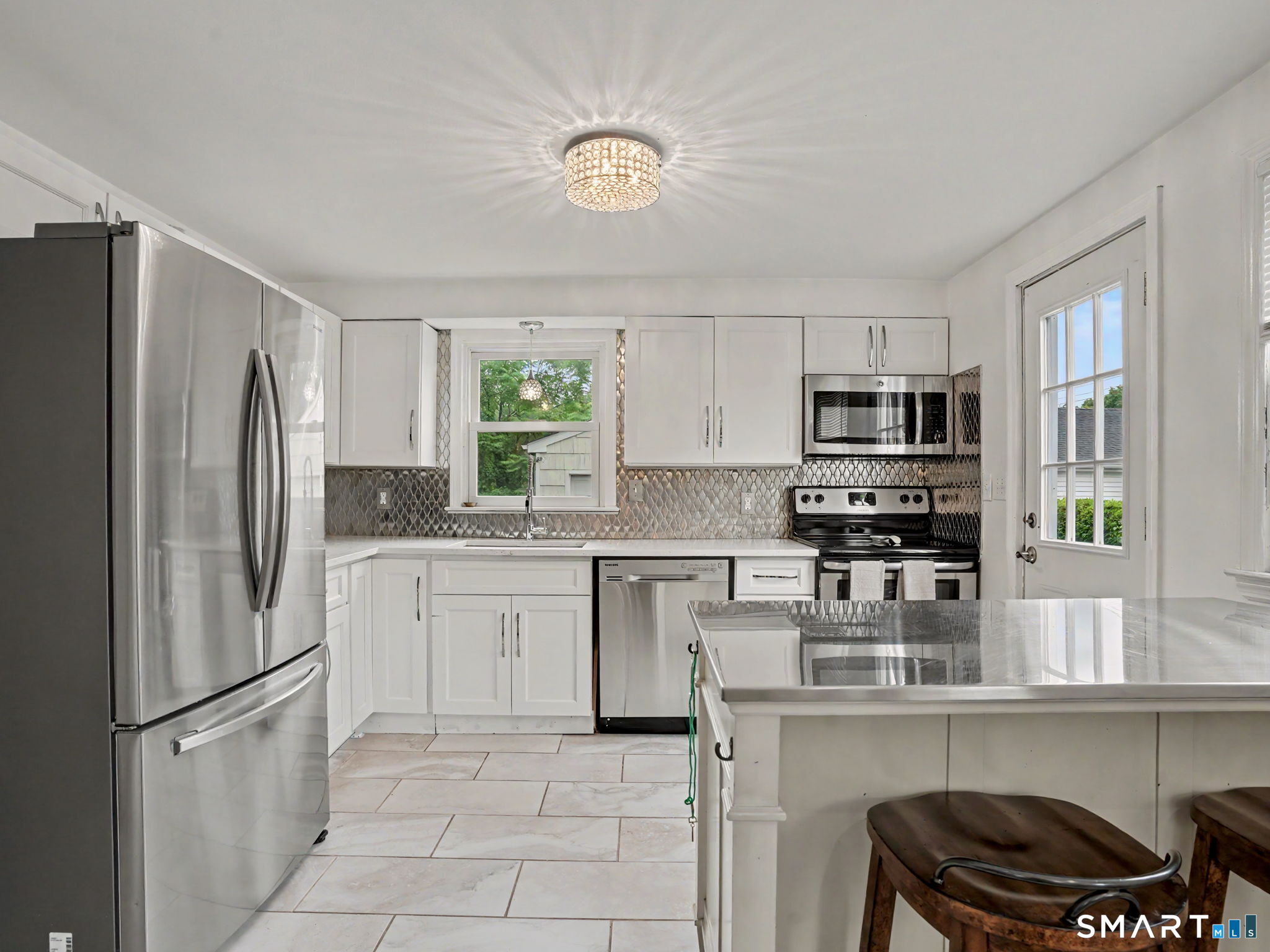 439 Stillson Road Fairfield, CT 06824 - Photo 10 of 22