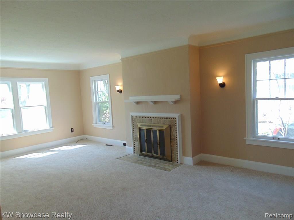 247 Chippewa Road Pontiac, MI 48341 - Photo 7 of 19 023.JPG