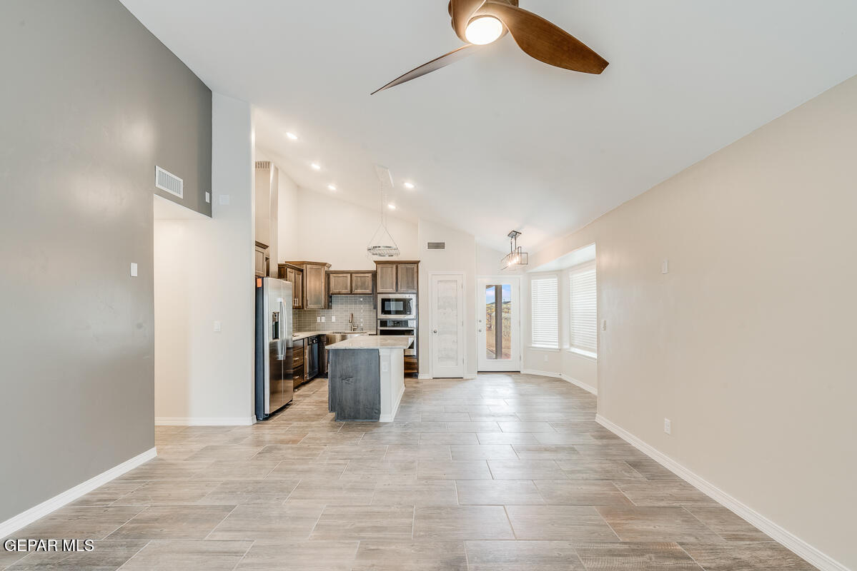 6042 Summer Ridge Santa Teresa, NM 88008 - Photo 3 of 25 a view of a kitchen and a window