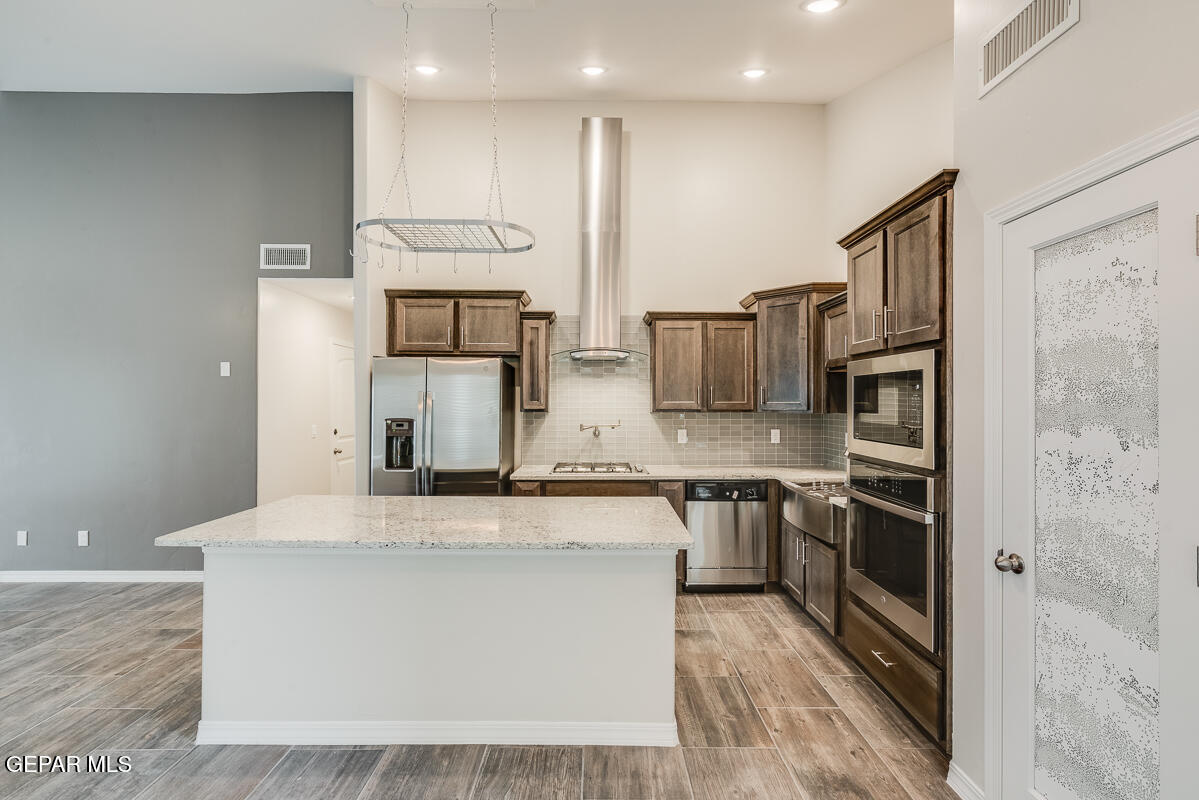 6042 Summer Ridge Santa Teresa, NM 88008 - Photo 10 of 25 a large kitchen with stainless steel appliances granite countertop a stove and a refrigerator