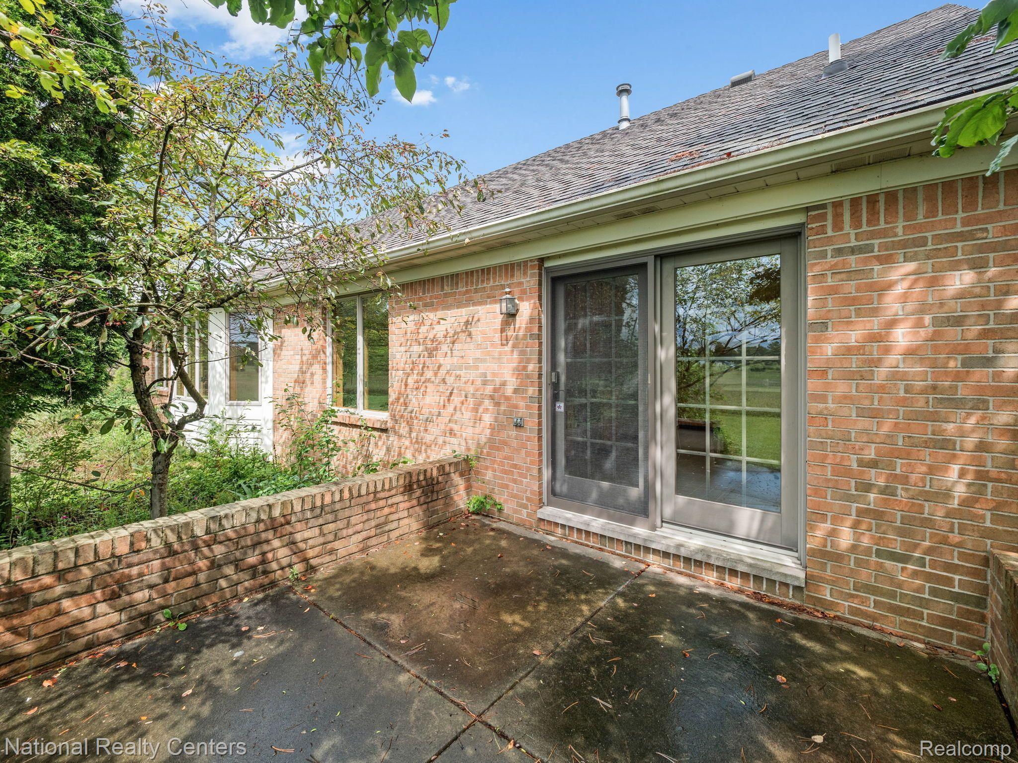 2128 South Hickory Ridge Road Milford, MI 48380 - Photo 32 of 35 Gallery Image 32