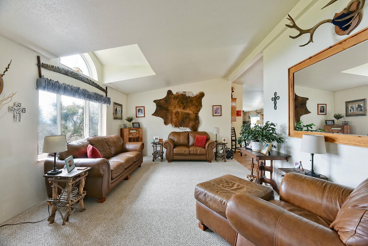 2323 Holcomb Springs Road Gold Hill, OR 97525 - Photo 24 of 53 495EF8B5-823F-48CE-91B9-5A0A997331FB
