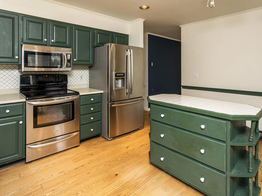 4 West Harbor Pond Road, Unit 4 Boothbay Harbor, ME 04575 - Photo 9 of 33 Kitchen