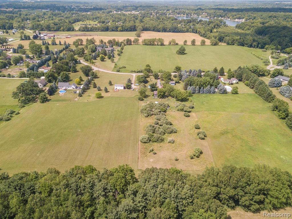Vac Bentley Lake Road Howell, MI 48843 - Photo 5 of 16