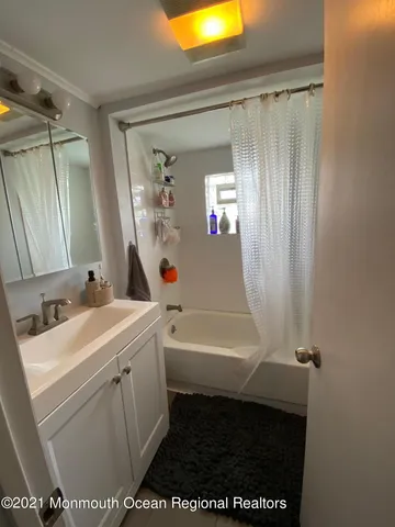 $1,900 | 80 Monmouth Road, Oakhurst, NJ 07755