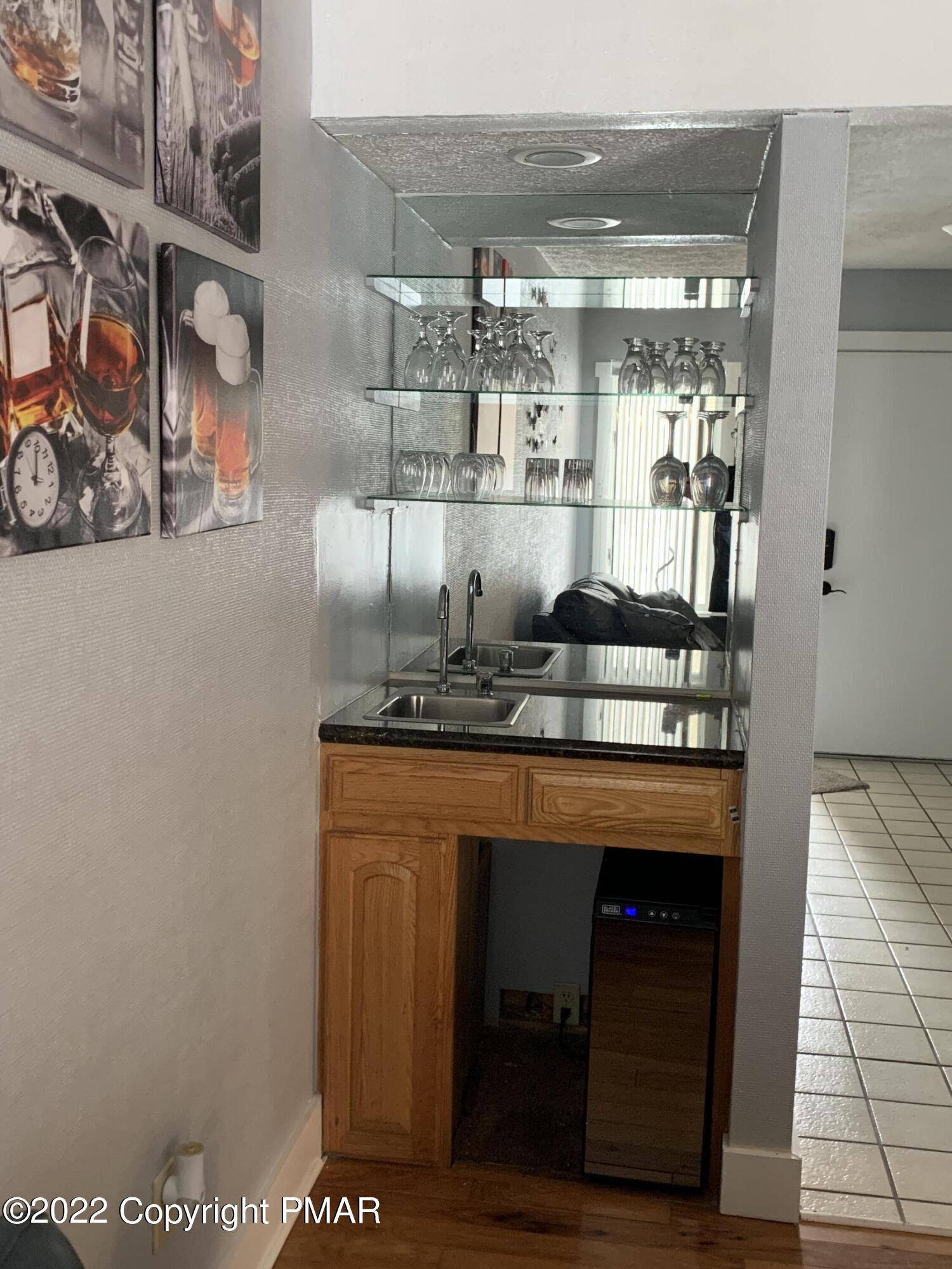 533 Rondaxe Lane Pocono Pines, PA 18350 - Photo 6 of 20 wet bar