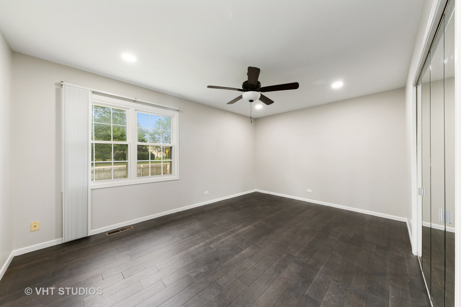 1075 Warwick Circle South Hoffman Estates, IL 60169 - Photo 11 of 20