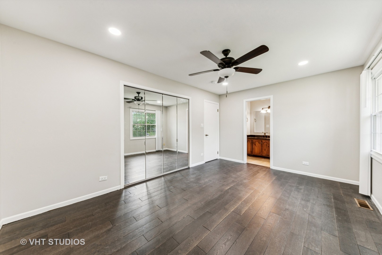 1075 Warwick Circle South Hoffman Estates, IL 60169 - Photo 12 of 20