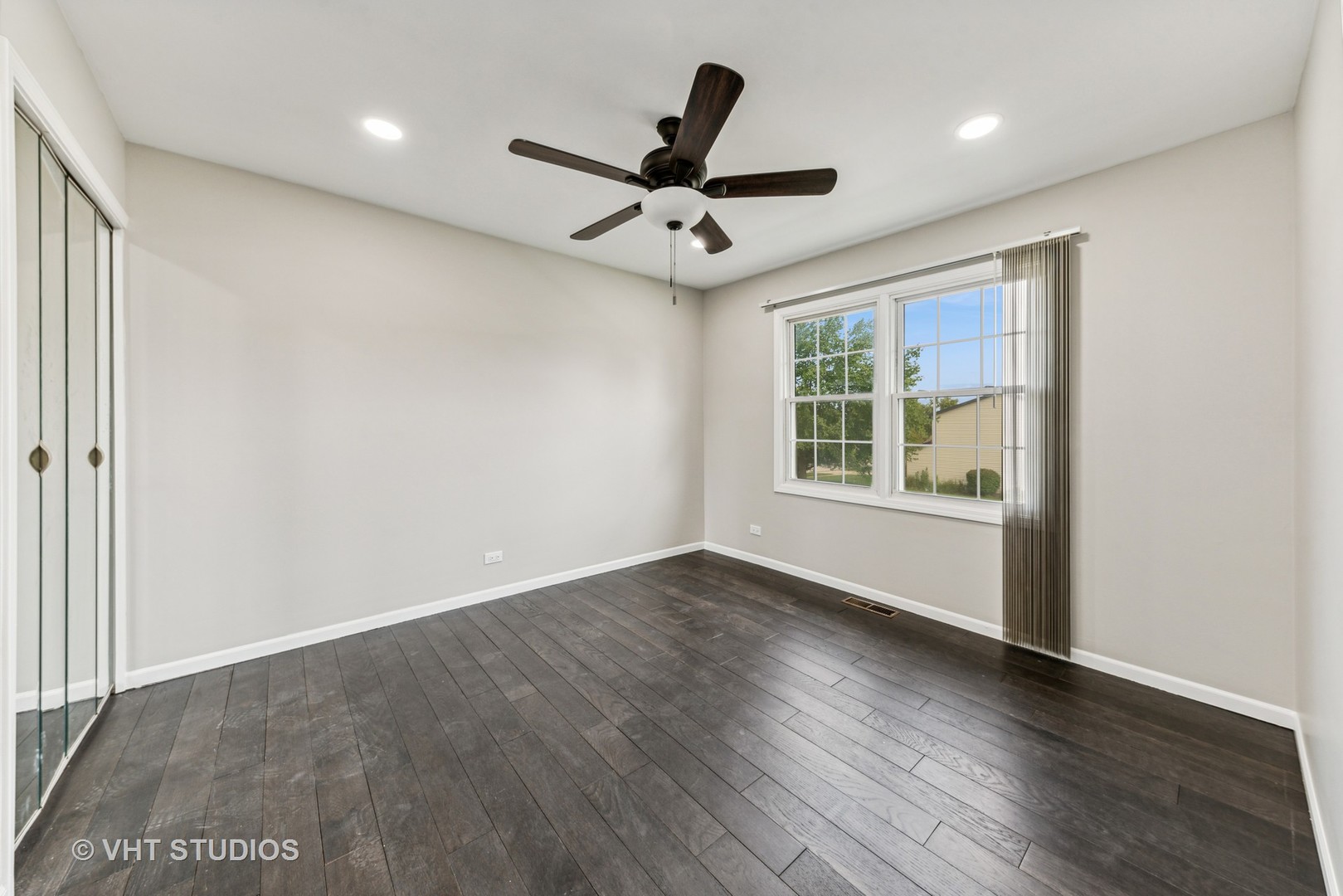 1075 Warwick Circle South Hoffman Estates, IL 60169 - Photo 13 of 20