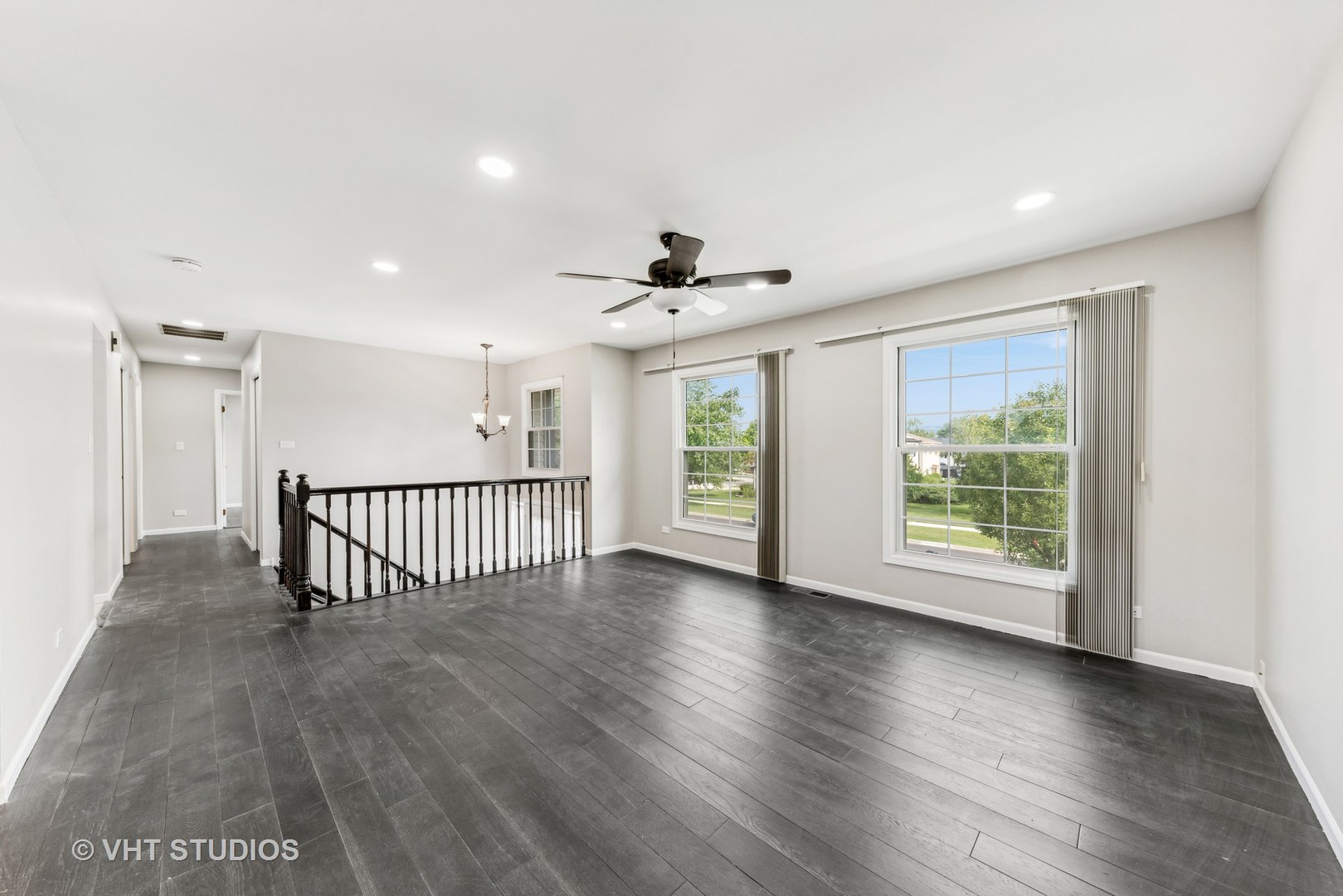 1075 Warwick Circle South Hoffman Estates, IL 60169 - Photo 4 of 20