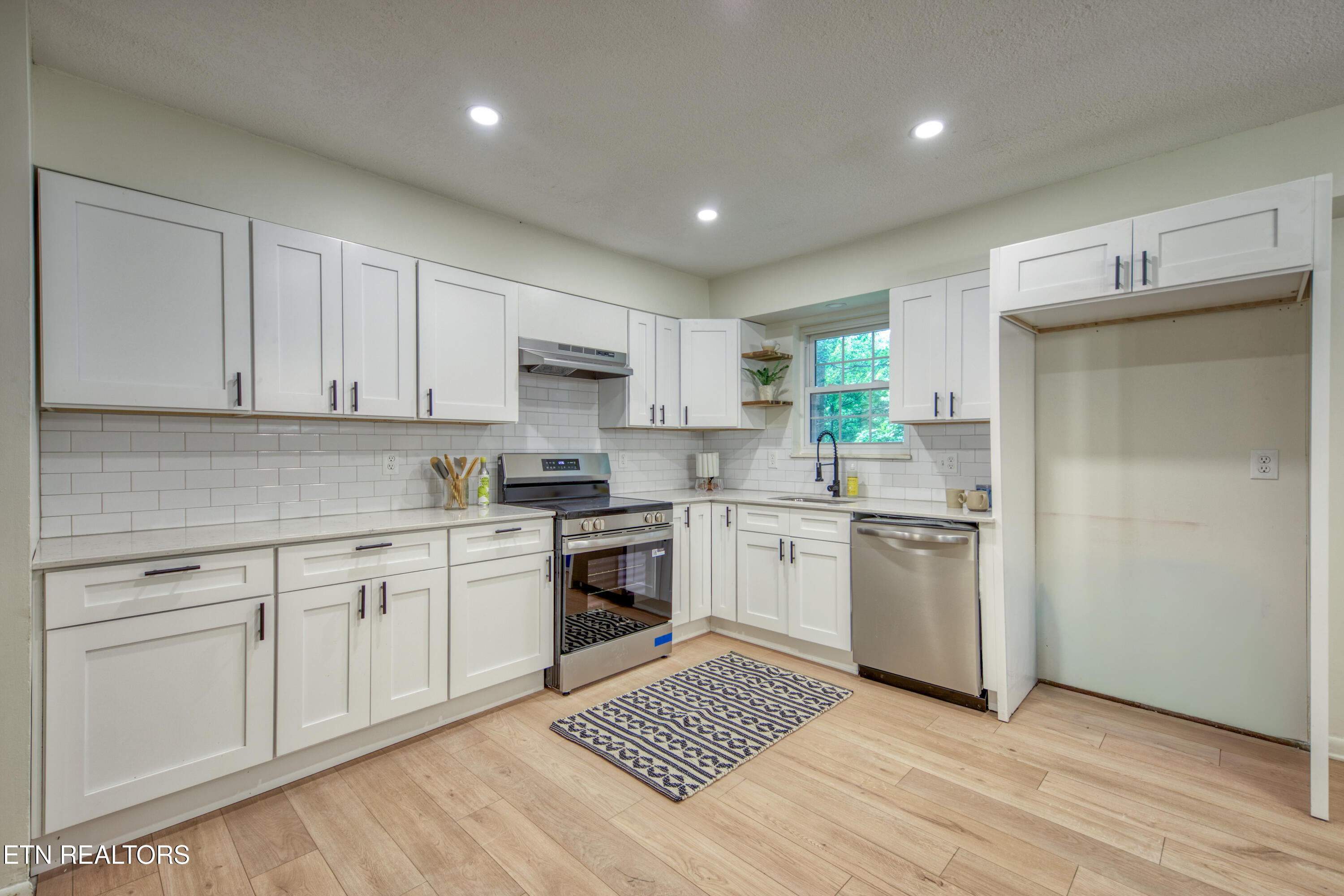 355 Walnut Valley Road Clinton, TN 37716 - Photo 8 of 24 0H3A7321_8