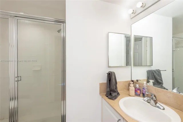 $635,000 | 1155 Brickell Bay Drive, Unit 3403, Miami, FL 33131