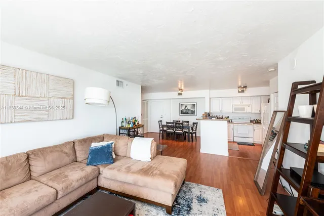 $635,000 | 1155 Brickell Bay Drive, Unit 3403, Miami, FL 33131