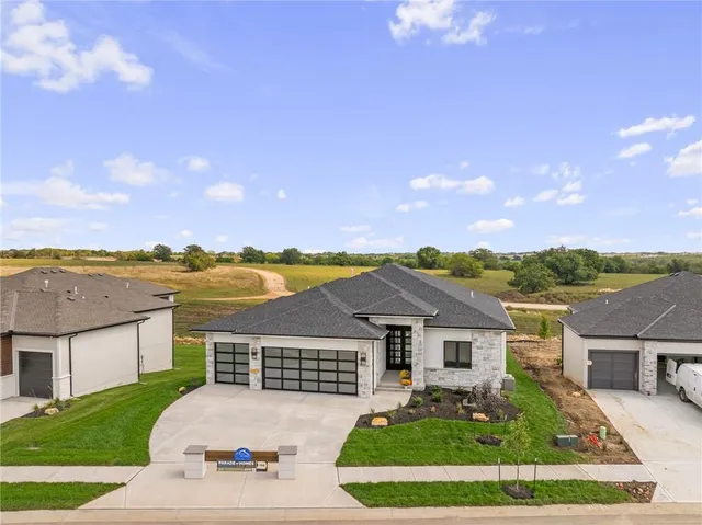 $989,890 | 11227 South Sunray Drive, Olathe, KS 66061